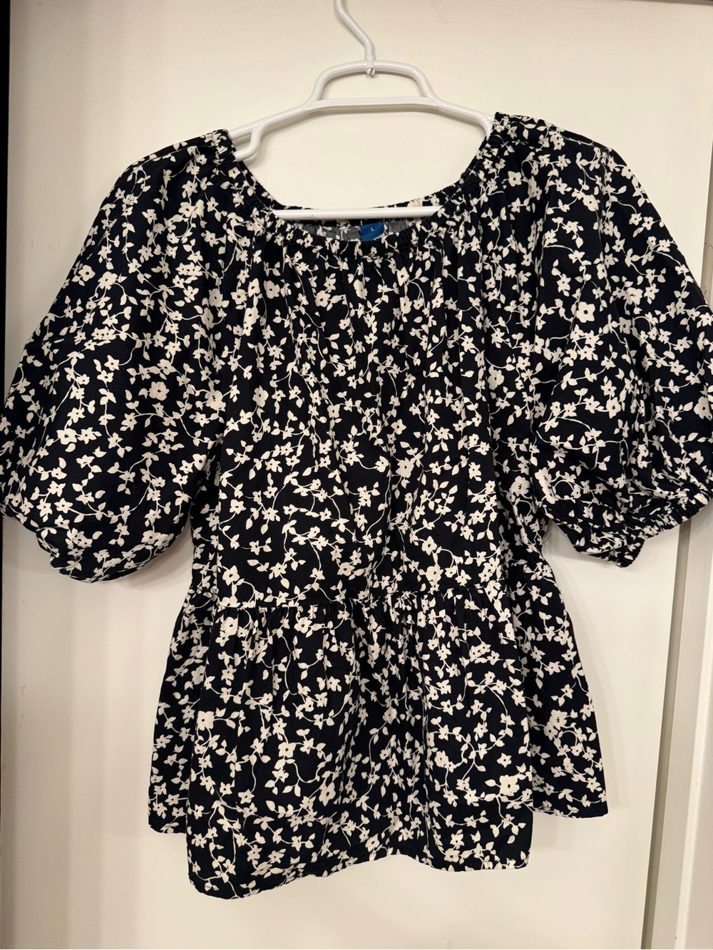 Black & White Floral Puff-Sleeve Top